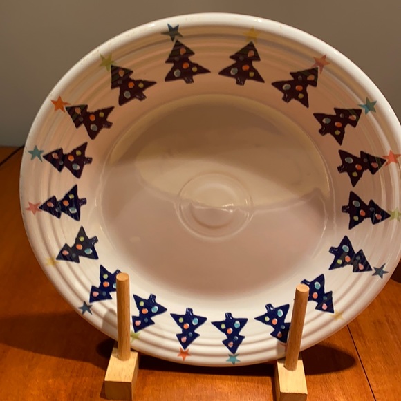10 1/2 inch Fiestaware dinner plate with Christmas design made for Macy’s - Picture 1 of 3